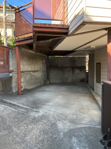 王禅寺東戸建の駐車場