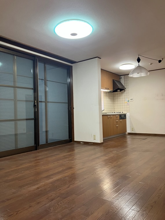 王禅寺東戸建の居間・リビング