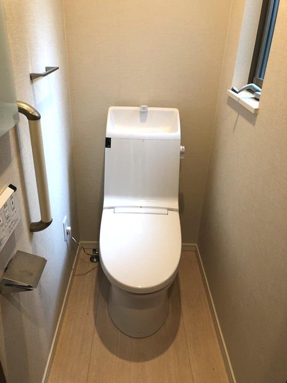 鈴木町戸建のトイレ