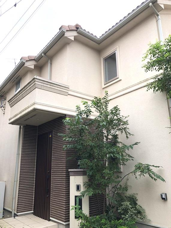 鈴木町戸建のエントランス