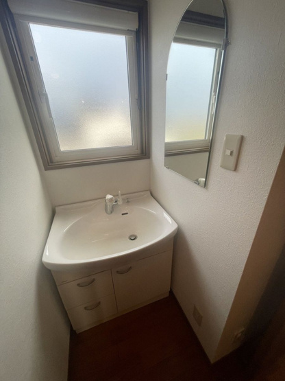 【独立洗面台】 | 福津市宮司６丁目　戸建て | 2階にもトイレと手洗い場があるので大家族や来客時でも安心です