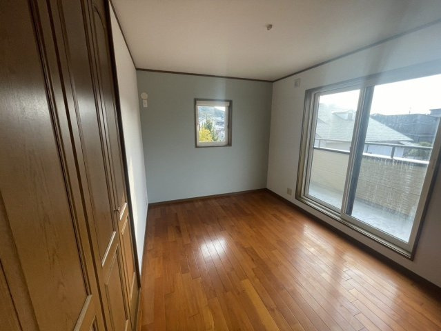 【洋室】 | 福津市宮司６丁目　戸建て | 2階南東6帖の洋室。クローゼットが2箇所に設置してあります