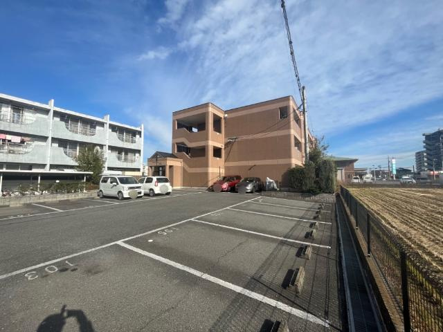 ブラウンシティー７１５の駐車場|外観写真（昼）