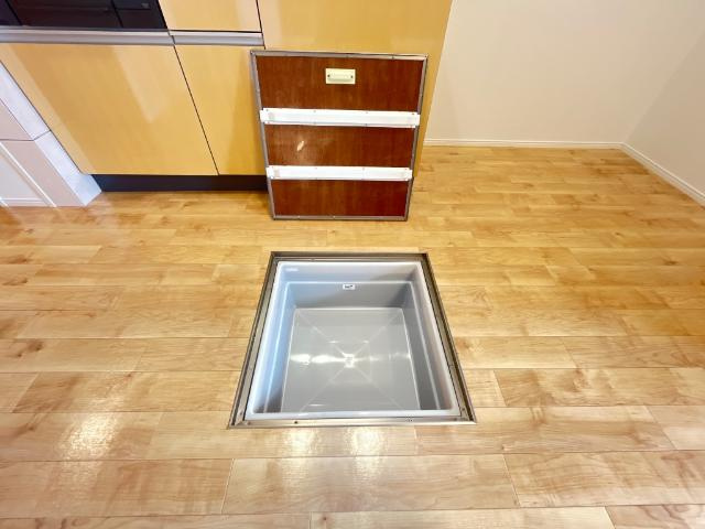 バーラムの収納|床下収納