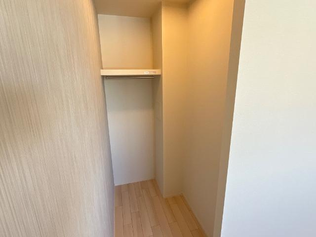 富山市掛尾町新築アパートの収納|寝室ウォークインクローゼット（イメージ）