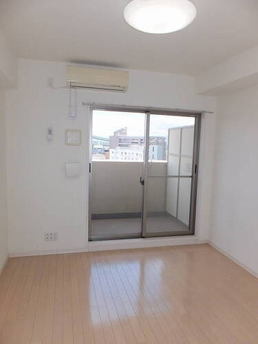 ジュネーゼグラン福島ＥｂｉＥの居間・リビング|洋室約７.６畳　※前回募集時／２０１５年６月の写真