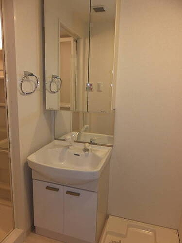 ジュネーゼグラン福島ＥｂｉＥの洗面所|洗面化粧台　※前回募集時／２０１５年６月の写真