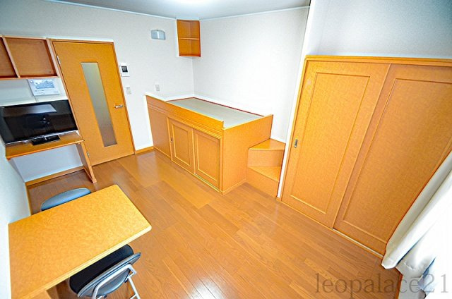 レオパレスＷＩＮの居間・リビング|家具家電付きで使いやすい居室