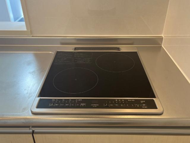 富山市掛尾町新築アパートのキッチン|IHクッキングヒーター（イメージ）