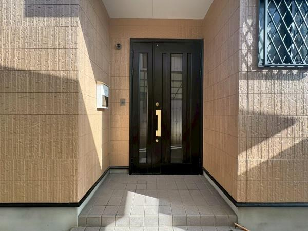 岩出市森　中古戸建の玄関