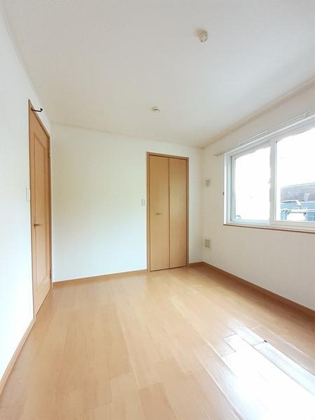 カイラス　Ｔ＆Ｓ　Ｃの洋室