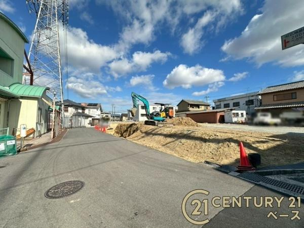 北葛城郡上牧町滝川台１丁目の売地の前面道路含む現地写真|■現地撮影写真■前面道路は広々約５～６ｍでお車の出し入れも楽々！