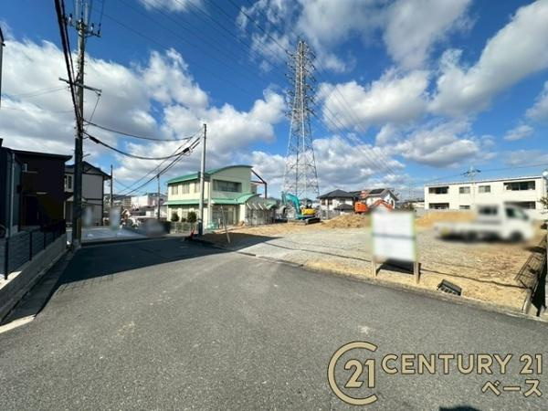 北葛城郡上牧町滝川台１丁目の売地の前面道路含む現地写真|■現地撮影写真■前面道路は広々約５～６ｍでお車の出し入れも楽々！
