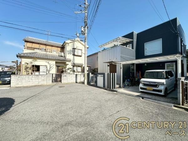 生駒郡斑鳩町東福寺１丁目　一戸建の前面道路含む現地写真|■現地撮影写真■敷地と道路の高低差が少なく駐車もスムーズです！
