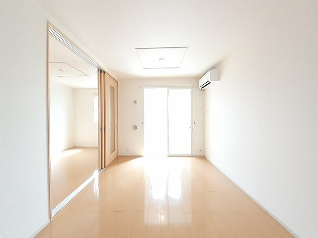 シャンティの居間・リビング|こちらの居間で趣味の時間をお楽しみください