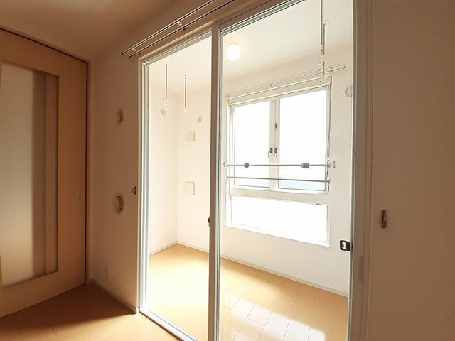 シャンティの内装|明るい室内です