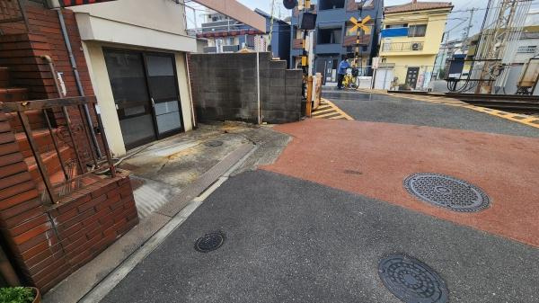 【前面道路含む現地写真】