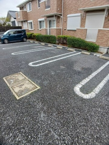 ピーノパストラル５の駐車場