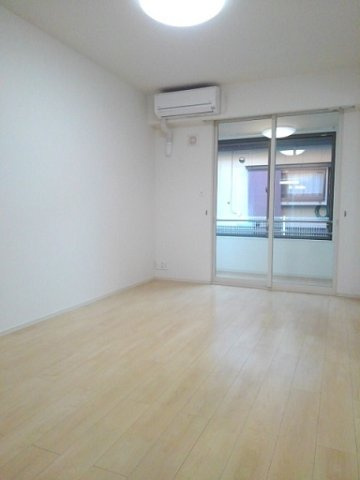 ベル・イーストのその他