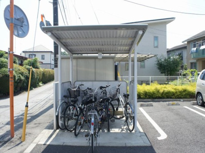 【その他共用部分】 | コンフォートＦ | 屋根付きの駐輪場があります♪