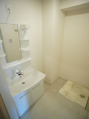 【洗面所】 | コンフォートＦ | 洗髪洗面化粧台と洗濯機置き場があります♪