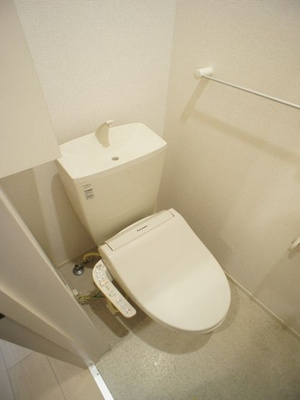 【トイレ】 | コンフォートＦ | 温水洗浄暖房便座機能付きです♪