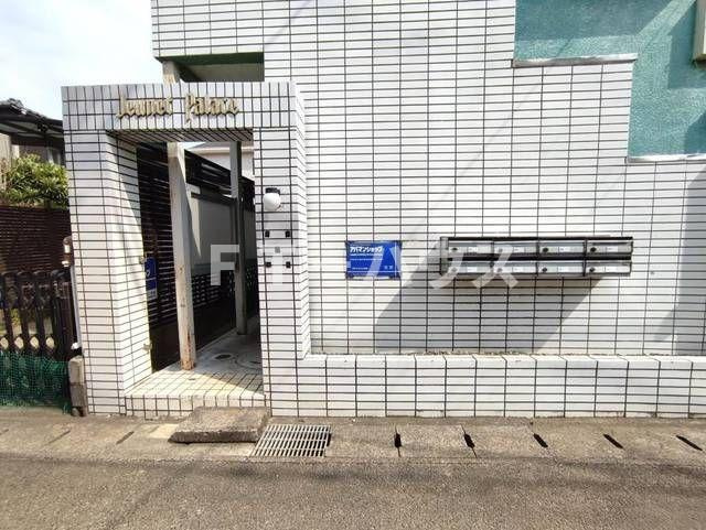 ジュネパレス新検見川第０１のエントランス