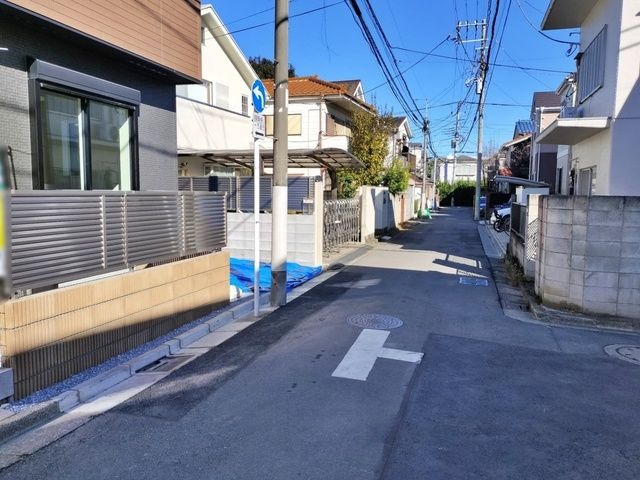 杉並区天沼１丁目　新築住宅　全１棟の前面道路含む現地写真