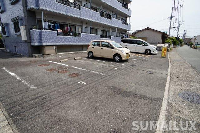 熊本市南区田井島２丁目の賃貸マンションの駐車場