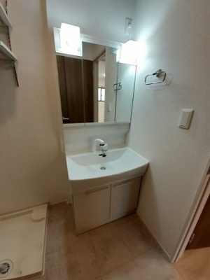 【洗面所】 | トリオⅢ | 明るい洗面所です