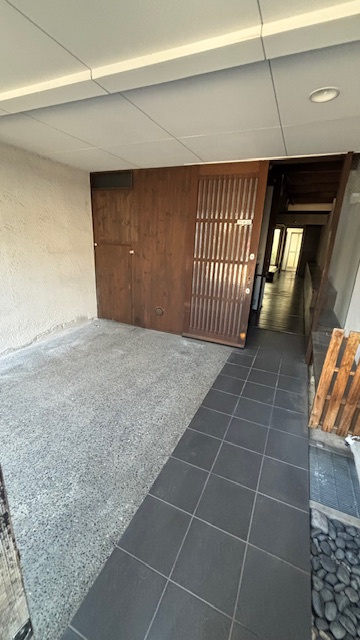 大阪市住之江区東加賀屋2丁目   貸家のロビー|清潔なロビーです