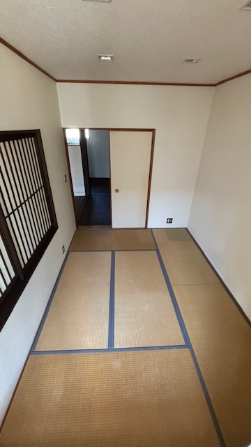 大阪市住之江区東加賀屋2丁目   貸家の和室|落ち着いた雰囲気の和室付きです