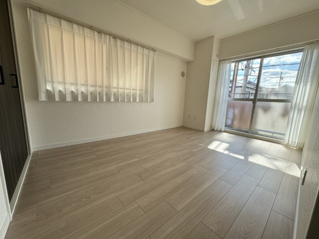 ダイアパレス覚王山南の洋室