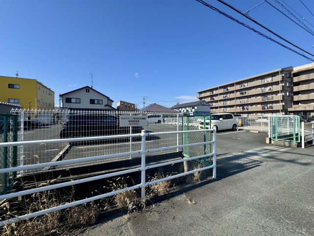 ネオステージ東浜松弐番館の駐車場|広々とした平面駐車場！