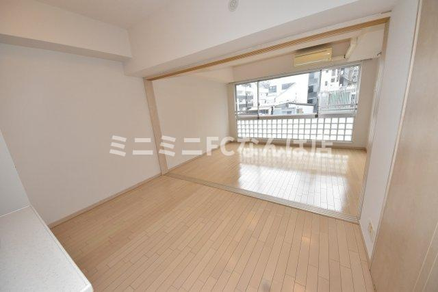 ルクレ北堀江の居間・リビング