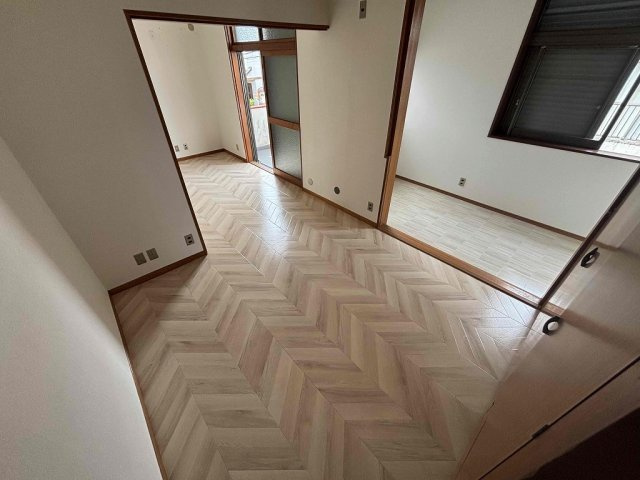 鈴蘭台東町2丁目一戸建の洋室