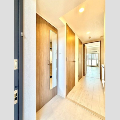 エスリード泉プライムの玄関|※同物件他部屋写真
反転、色違いの場合有
現況優先