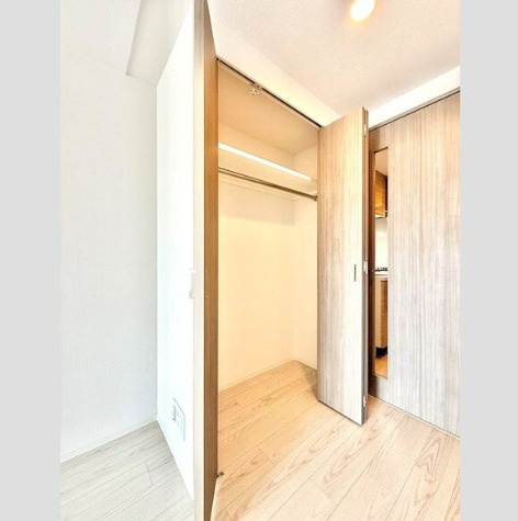 エスリード泉プライムの収納|※同物件他部屋写真
反転、色違いの場合有
現況優先