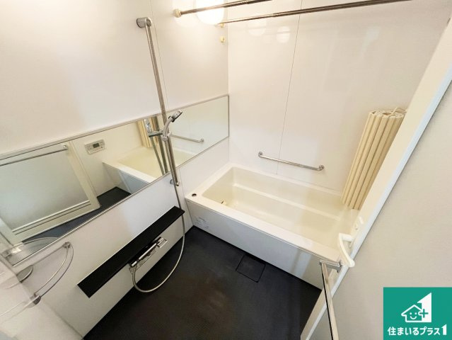 serio東加古川の浴室|足をゆったり伸ばして寛げる浴槽です。浴室乾燥機も設置しているので、雨の日の洗濯物も安心です♪