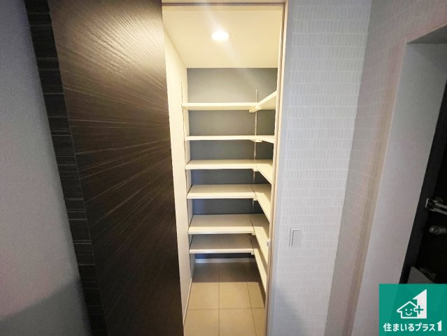 serio東加古川の玄関|ご家族皆様の靴もたっぷり収まる大容量の玄関収納。見た目もスッキリ綺麗な玄関に！