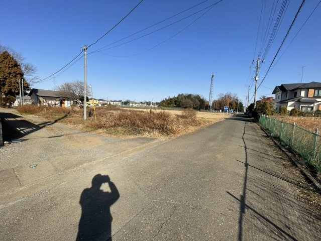 土地 狭山市柏原の前面道路含む現地写真|南側道路のため、日当たり良好です