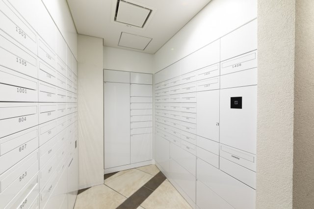 プラウドフラット両国のロビー|宅配ボックス・メールボックス　※参考写真