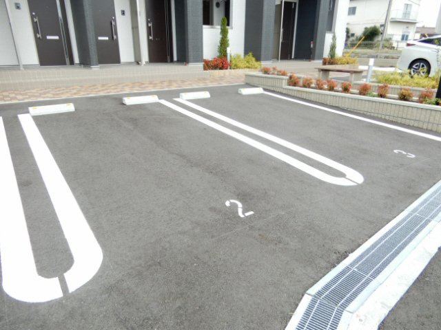 シルフィード三木の駐車場