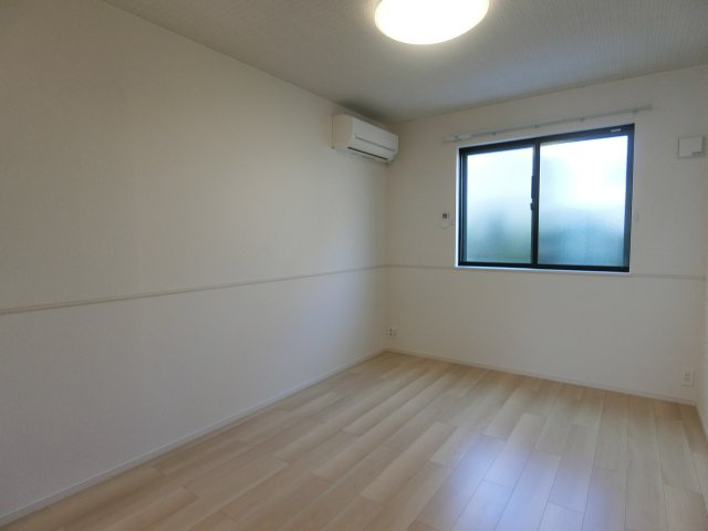 ヒカルサ境港外江町イーストⅠの洋室