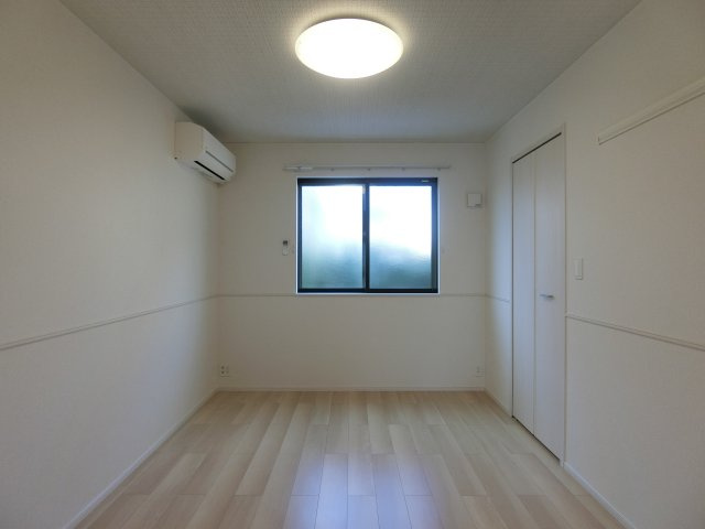 ヒカルサ境港外江町イーストⅠの洋室