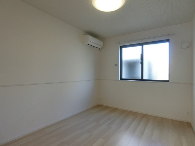 ヒカルサ境港外江町イーストⅡの洋室