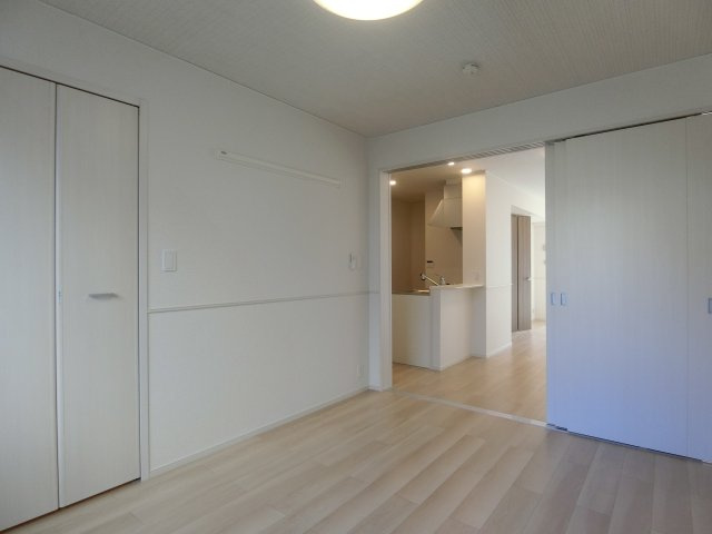 ヒカルサ境港外江町イーストⅡの洋室