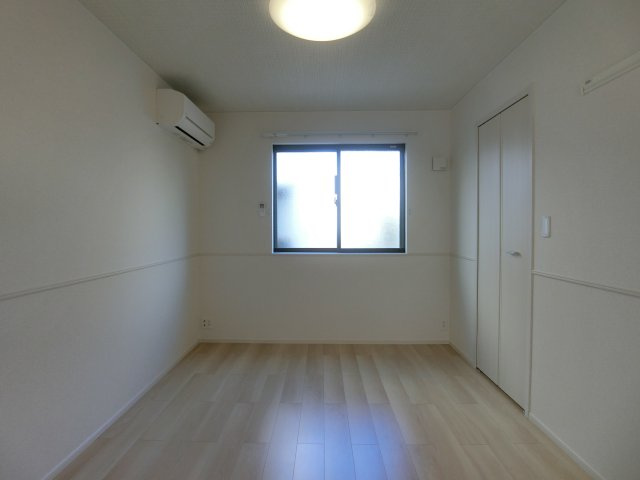 ヒカルサ境港外江町イーストⅡの洋室