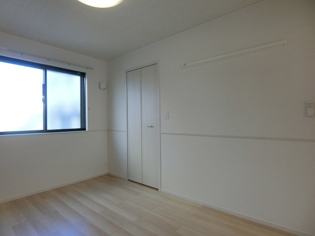 ヒカルサ境港外江町イーストⅡの洋室