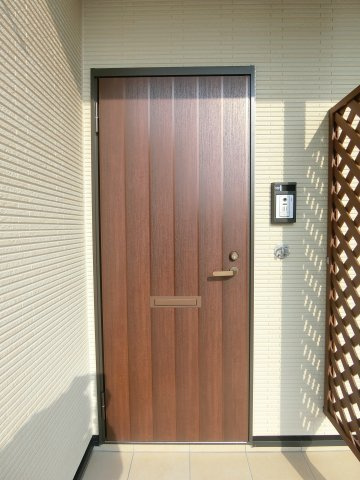 ヒカルサ境港外江町イーストⅡの玄関